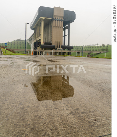 Ship Lift is a boat lift on the Canal du Center in the Belgian province of Hainaut Ship Lift is a boat lift on the Canal du Center in the Belgian province of Hainaut 85088397