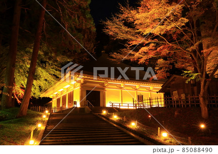 世界遺産　岩手県平泉町　中尊寺　紅葉のライトアップ 85088490