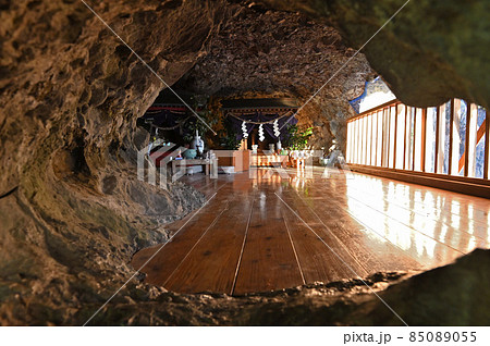 川棚町・岩屋権現の耳の穴と神殿 川棚町・岩屋権現の耳の穴と神殿 85089055