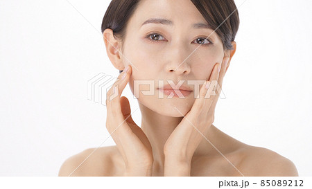 ビューティーイメージ 悩む トラブル ミドル女性 ビューティーイメージ 悩む トラブル ミドル女性 85089212