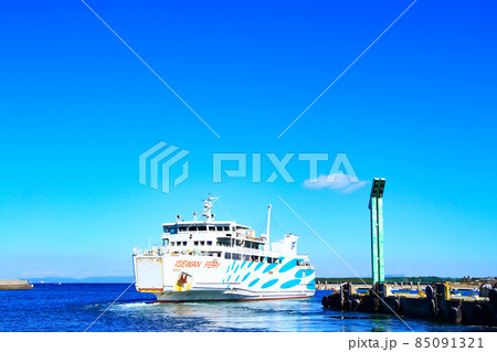 伊良湖港を出る伊勢湾フェリーの風景 85091321