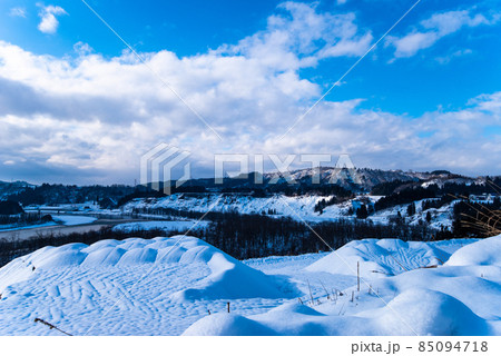 雪国イメージ・信濃川と雪景色(撮影・新潟県小千谷市) 雪国イメージ・信濃川と雪景色(撮影・新潟県小千谷市) 85094718