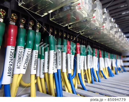 電気盤内の端子台：ラベル管理による配線識別 85094779