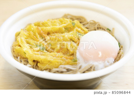 かき揚げ蕎麦半熟玉子入り 85096844