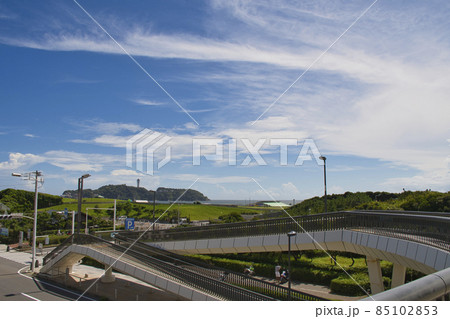 【藤沢市】国道134号線から眺める江の島 【藤沢市】国道134号線から眺める江の島 85102853