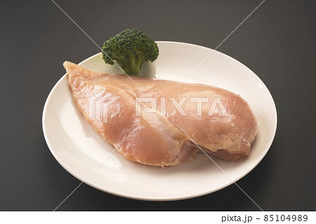 皮引き鶏むね肉　鶏肉　生肉　リーズナブル　ヘルシー　食材 85104989
