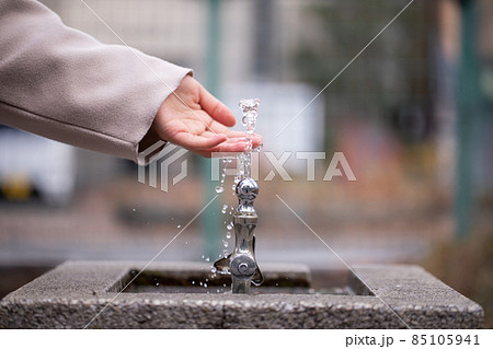 公園の水飲み場　Park 85105941