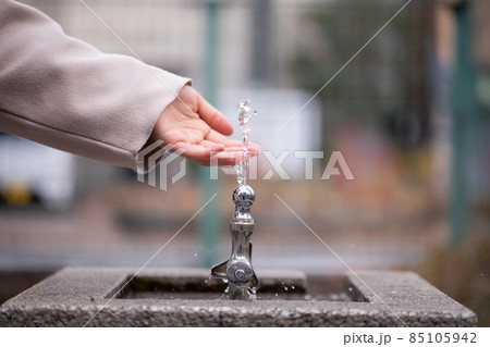 公園の水飲み場　Park 85105942