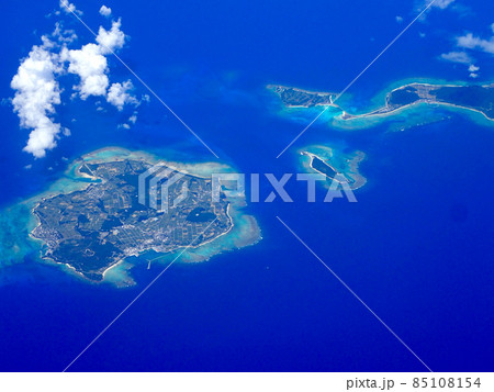 伊是名島上空 85108154