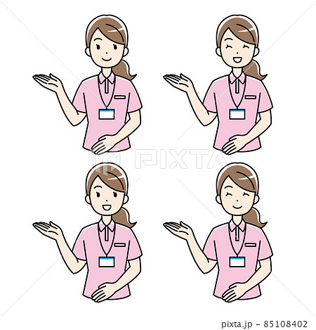 笑顔で案内するポロシャツの女性（カラー） 85108402