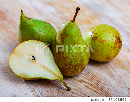 Appetizing ripe pears on a wooden table Appetizing ripe pears on a wooden table 85108641