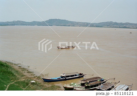 プー・パヤー近くからイワラジ川をのぞむ(バガン/ミャンマー) プー・パヤー近くからイワラジ川をのぞむ(バガン/ミャンマー) 85110121