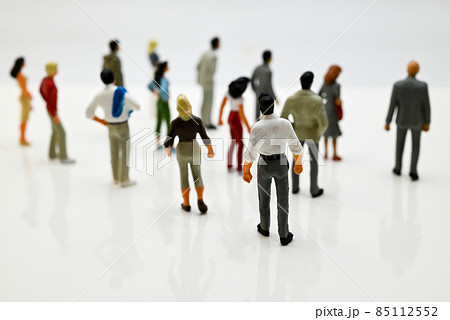 企業で働く人々 85112552