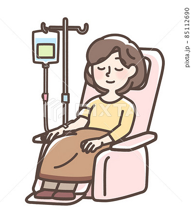 点滴を受けている女性 85112690