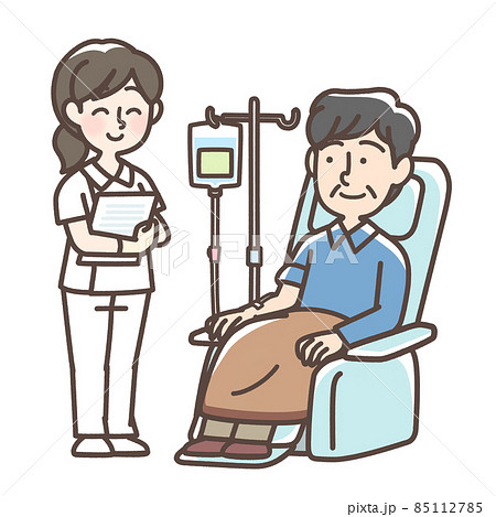 点滴を受けている男性と看護師 85112785