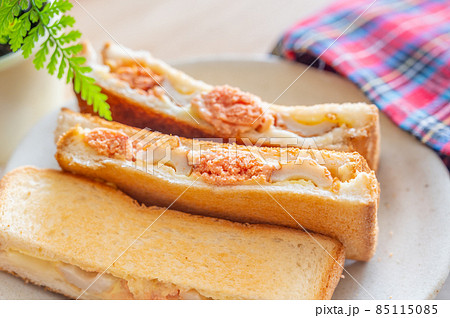 焼いた明太子とちくわのサンドイッチの写真素材