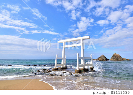 二見ヶ浦の白い鳥居 夫婦岩 玄界灘 福岡県糸島市桜井 二見ヶ浦の白い鳥居 夫婦岩 玄界灘 福岡県糸島市桜井 85115559