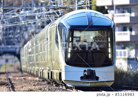 東海道本線 真鶴 JR東日本 E001系 TRAIN SUITE 四季島（尾久）の写真