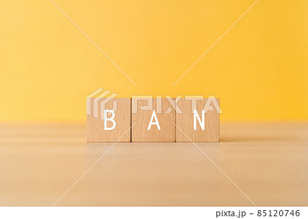 「BAN」と書かれた積み木 85120746