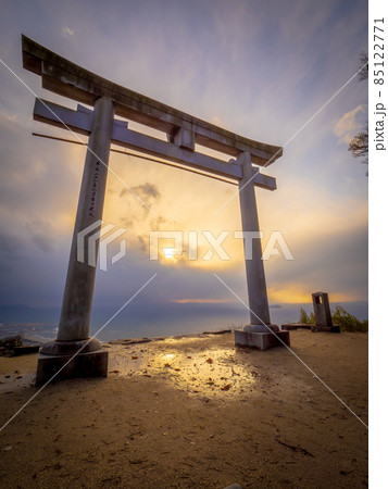 高屋神社の天空の鳥居と太陽 高屋神社の天空の鳥居と太陽 85122771