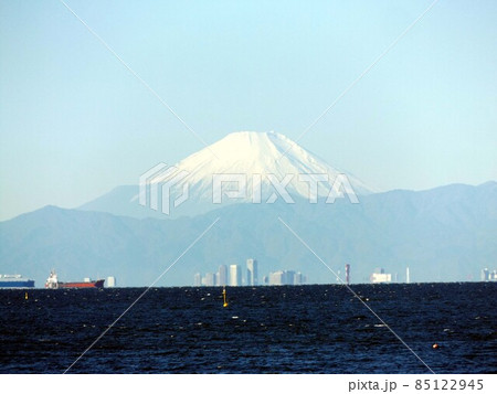 検見川浜から見た秋の富士山 85122945