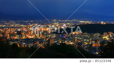 【愛媛県】松山市街地の夜景 85123348