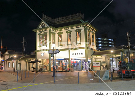 【愛媛県】道後温泉駅の夜景 85123364