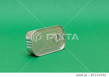 Unopened Tin Can with Blank Edge on Green Background Unopened Tin Can with Blank Edge on Green Background 85124202
