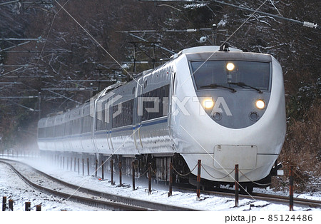 北陸本線　津幡－倶利伽羅　JR西日本　68系　W11編成＋W01編成（金沢）　はくたか 85124486