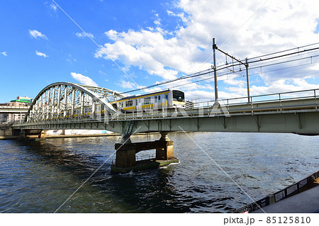 東京都、隅田川の風景（総武線隅田川橋梁付近） 85125810