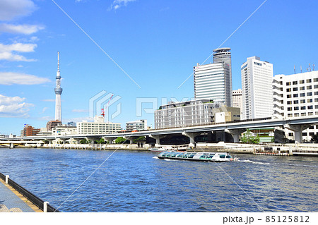 東京都、隅田川の風景(隅田川橋梁、蔵前橋間) 85125812