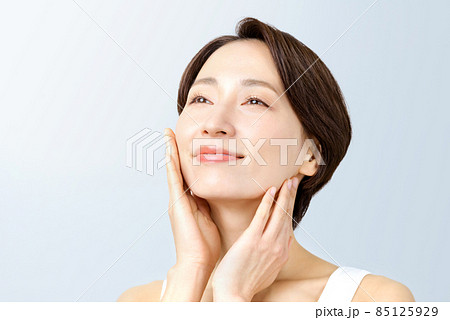 ミドル女性のビューティーイメージ(スキンケア) ミドル女性のビューティーイメージ(スキンケア) 85125929