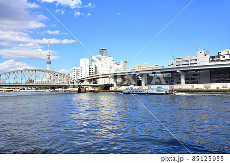 東京都　隅田川の風景（隅田川橋梁付近、2021年) 85125955