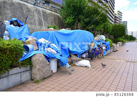 河川敷のホームレステント 85126368