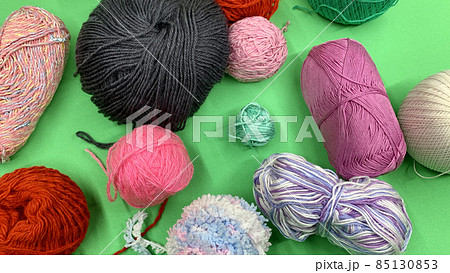 Multi-colored threads for knitting lie on the chromakey table 85130853