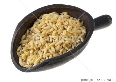 scoop of orzo pasta (rosa marina) 85131481
