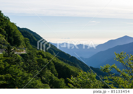 【国道439号線】酷道から見る山並みと朝陽 85133454