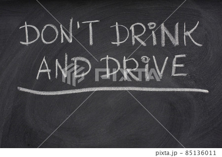 do not drink and drive warning  on a blackboard 85136011