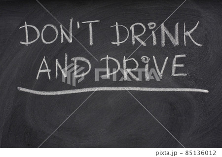 do not drink and drive warning  on a blackboard 85136012