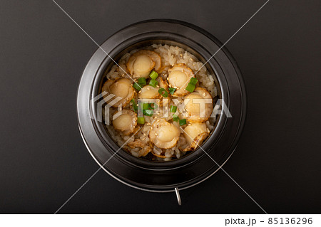 ホタテの釜飯 (ホタテの炊き込みご飯) ホタテの釜飯 (ホタテの炊き込みご飯) 85136296