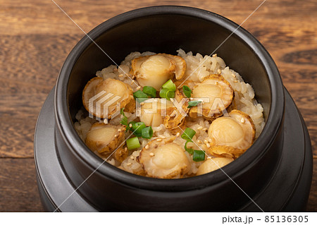 ホタテの釜飯　(ホタテの炊き込みご飯) 85136305