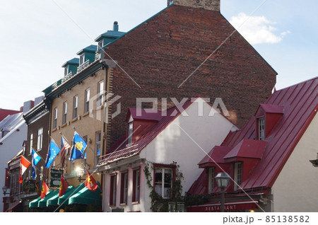 カナダ ケベックシティー サン･ルイ通りの町並み 85138582