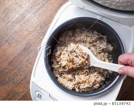 きのこの炊き込みご飯 炊飯器 きのこの炊き込みご飯 炊飯器 85139742