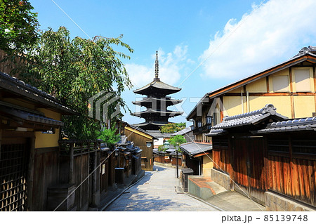 八坂の塔と京都東山の町並み 八坂の塔と京都東山の町並み 85139748