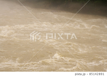 飛騨川の濁流 飛騨川の濁流 85142891