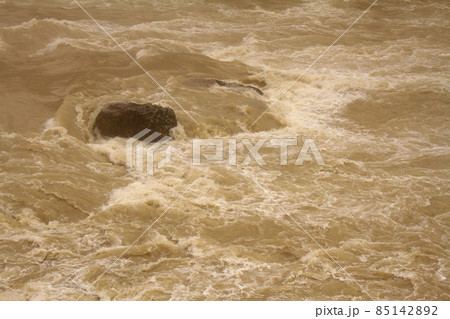 飛騨川の濁流 飛騨川の濁流 85142892