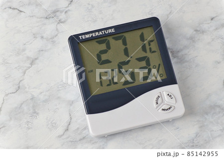 デジタル温湿度計 白背景 85142955