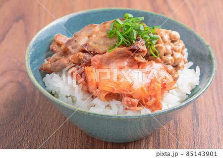 豚キムチと納豆どんぶり 85143901