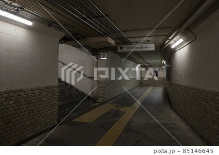 JR西日本湖西線のマキノ駅の改札内通路 JR西日本湖西線のマキノ駅の改札内通路 85146645