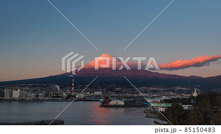 静岡県 田子の浦から見る紅富士 12月 静岡県 田子の浦から見る紅富士 12月 85150483